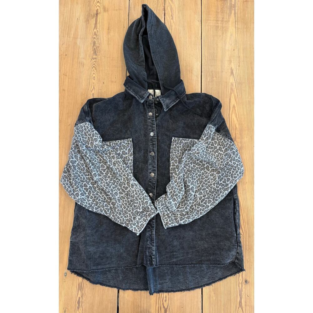 Oli & Hali Hooded Button Up Corduroy Jacket Women's Medium Leopard Print Black